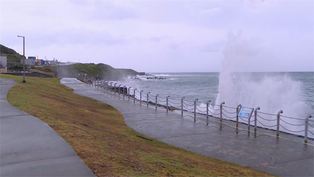 颱風又逢年度天文大潮　基隆海水倒灌街道大積水