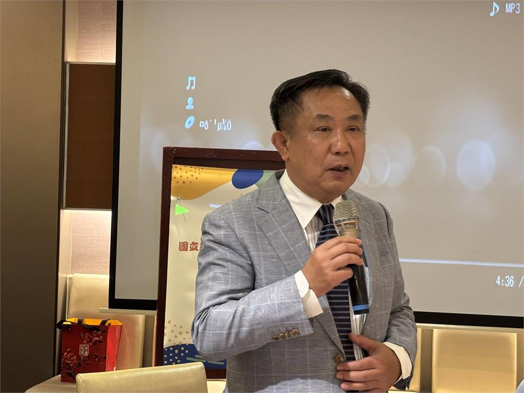 高師大校友總會長曾繼輝博士接任 吳敏男博士功成身退