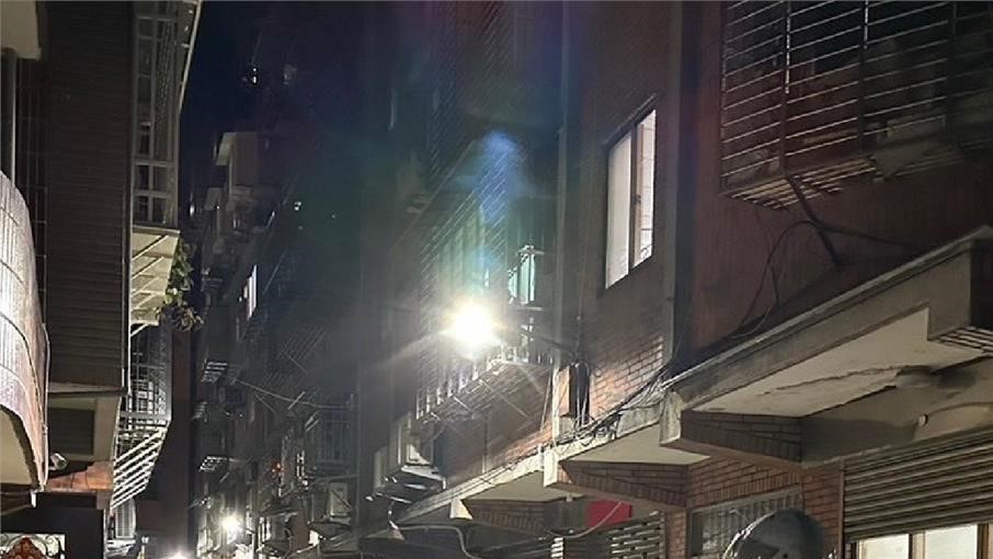 台北、桃園天空凌晨突傳「詭異夜吼」!巨鳴20秒不止驚醒一票人:真的很毛
