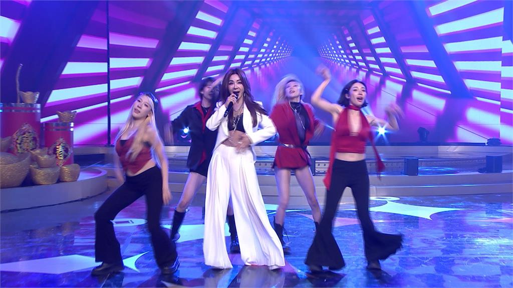 除夕特別節目「百人開場」　#-#陳美鳳、畢書盡同框帶來精采組曲