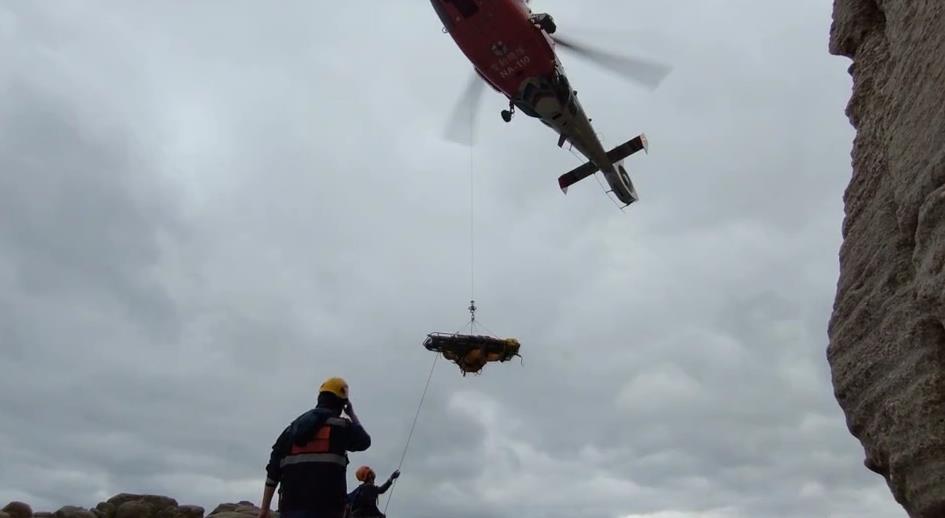 快新聞／龍洞攀岩場意外！德國男跌落3米高骨折受困　出動直升機吊掛救援