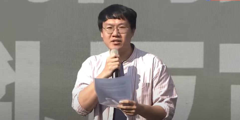 糗大!民眾黨邀公務員代表宣講 他當場痛批在野刪預算:吳春城最壞示範