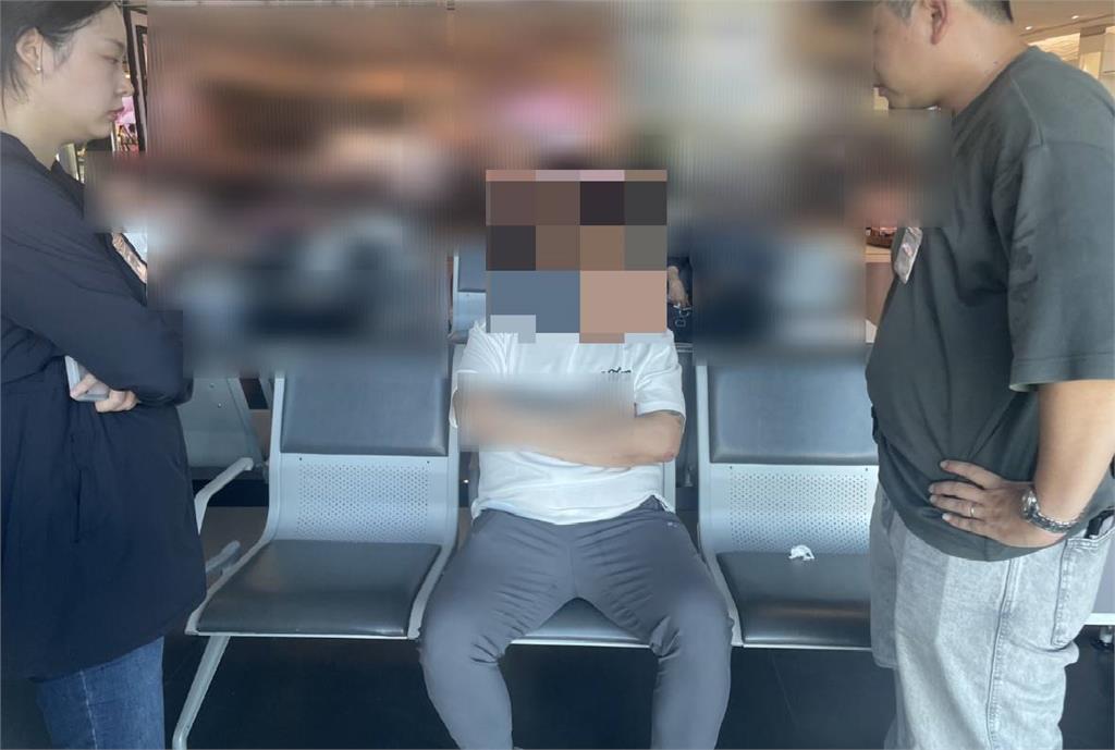 快新聞／矢板明夫遭毆畫面曝光！中國男疑「假裝買咖啡」埋伏　4小時火速落網