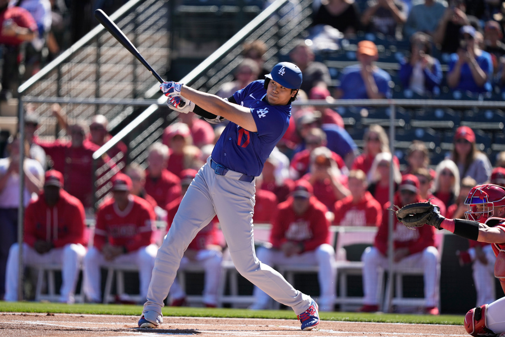 MLB(影)／驚險瞬間！大谷翔平展現神反應　閃過金慧成超過100英哩危險界外球