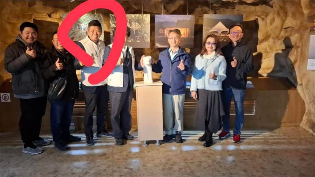 民眾黨林憶君服務處主任耍官威!違停被開單嗆警「我委員助理、找局長」下場慘了