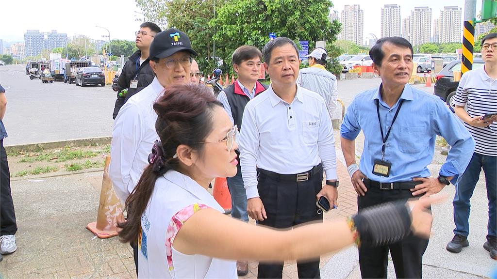 逾2000居民抗議華中橋堤外停放垃圾車 市府:計畫暫緩