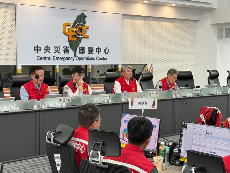 快新聞/雨彈轟中南部!郭智輝親坐鎮災害應變中心 喊話「全力協助復原」