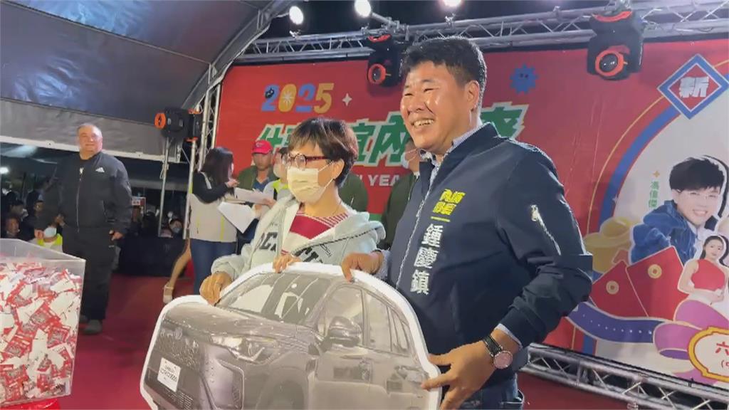 好神奇!內埔「年貨大街抽獎」 連2年同一人抱走汽車大獎