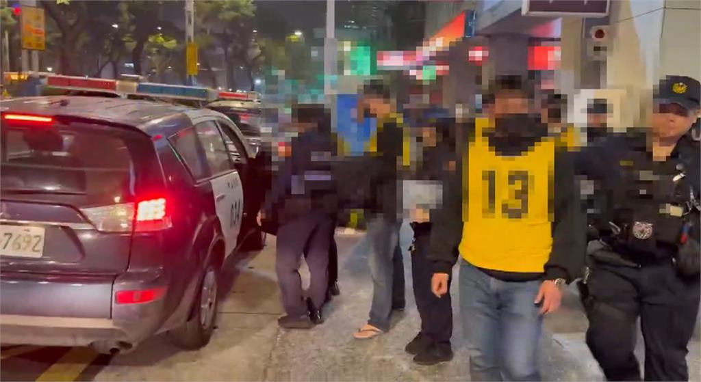掛羊頭賣狗肉!餐廳藏賭場 警現場抓包「2大桌在賭」