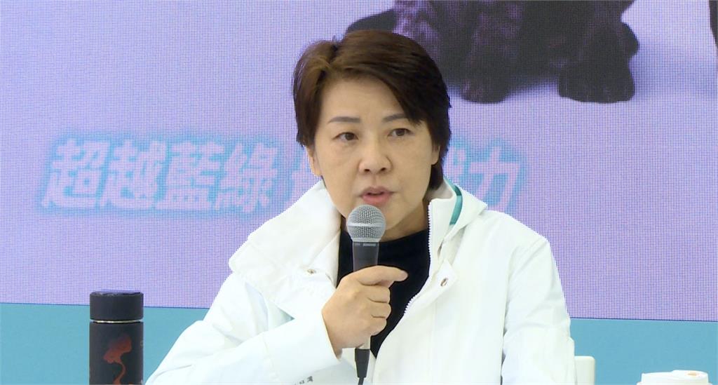 柯文哲「深綠說」被轟「政治變色龍」 黃珊珊搬內參民調支持度25%?