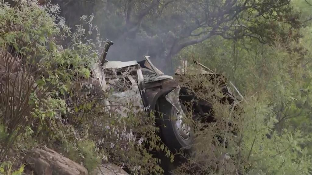 南非巴士墜谷意外　車上46人僅1女童生還