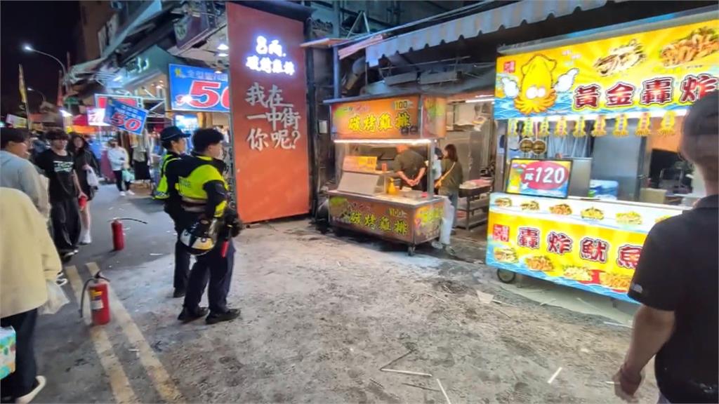 一中街雞排店起火瀰漫濃煙 隔壁炸物攤當打火英雄滅火