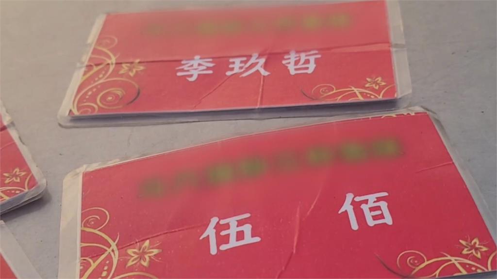 周董也來買！　滷味攤光顧的「全是大咖」候餐牌設計吸客