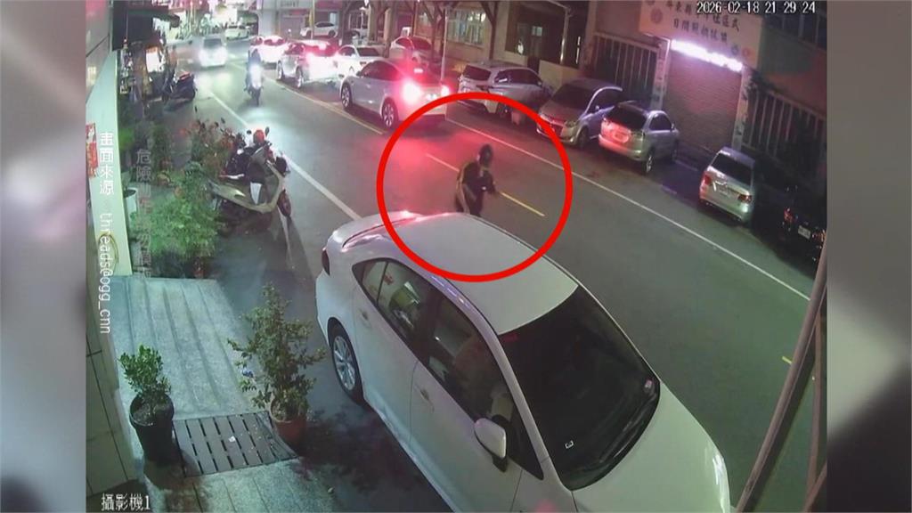 屏東縱火燒車！　男燒4車再砸2車還闖超商搶7千元