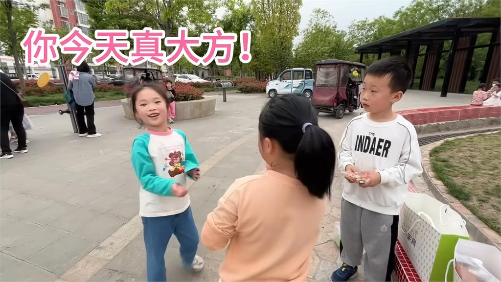 中國童愛上台灣零食「家長勸阻仍狂嗑」　網笑：好吃到連親媽都不認
