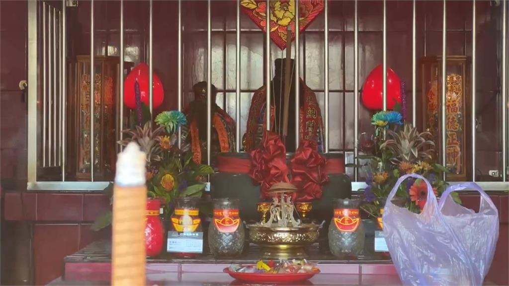 竟敢跟土地公搶食　拜拜放排隊蛋黃酥竟被偷