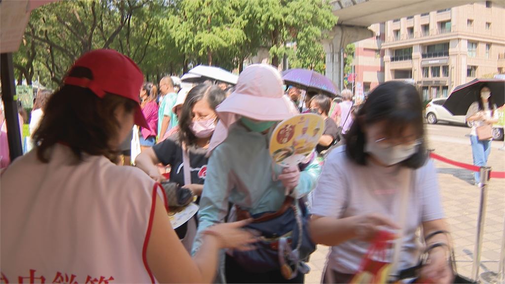 台中「太陽餅文化節」登場　買一送一買氣旺、業者補貨不手軟