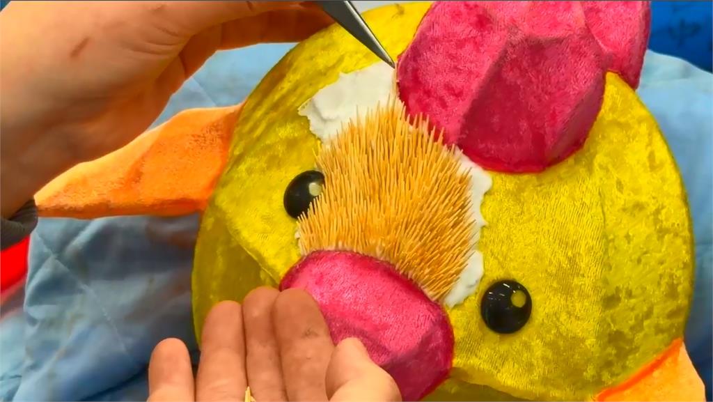 超強！新竹監獄受刑人　運用「十萬支牙籤製作花燈」