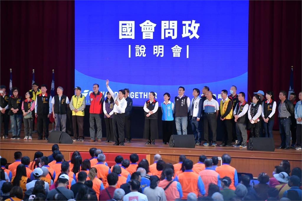 慘遭粗暴架離…「葉霸」拒接受傅崐萁道歉!葉春蓮開嗆「1句」網讚翻:超帥