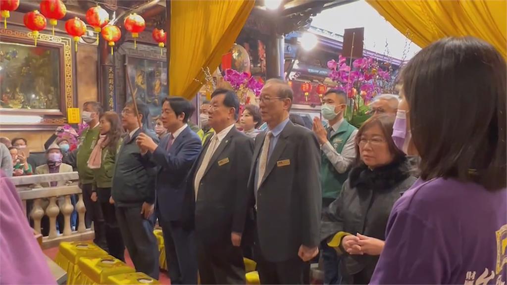 賴清德回台南起家厝發紅包 人氣旺 支持者喊「總統好」力挺