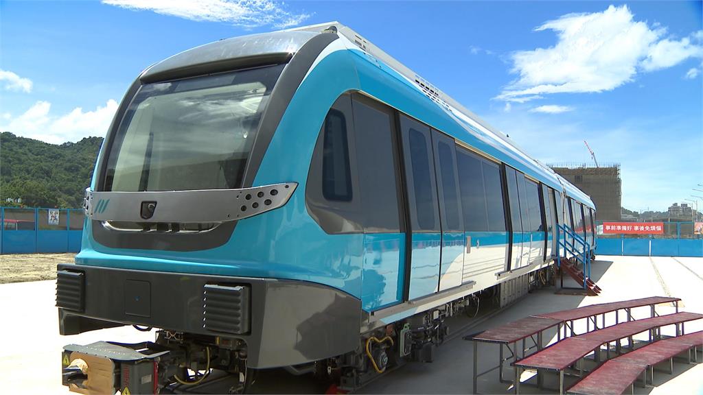 侯友宜開箱三鶯線首列車廂 內裝首度曝光