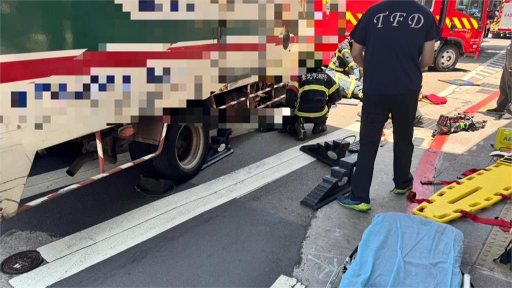 北上就醫過馬路不慎摔倒　52歲婦人遭小貨車撞上命喪輪下