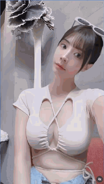  正妹「肉色中空衣」大尺度片曝！竟是「最正MC」網瘋重播：我看了一小時…