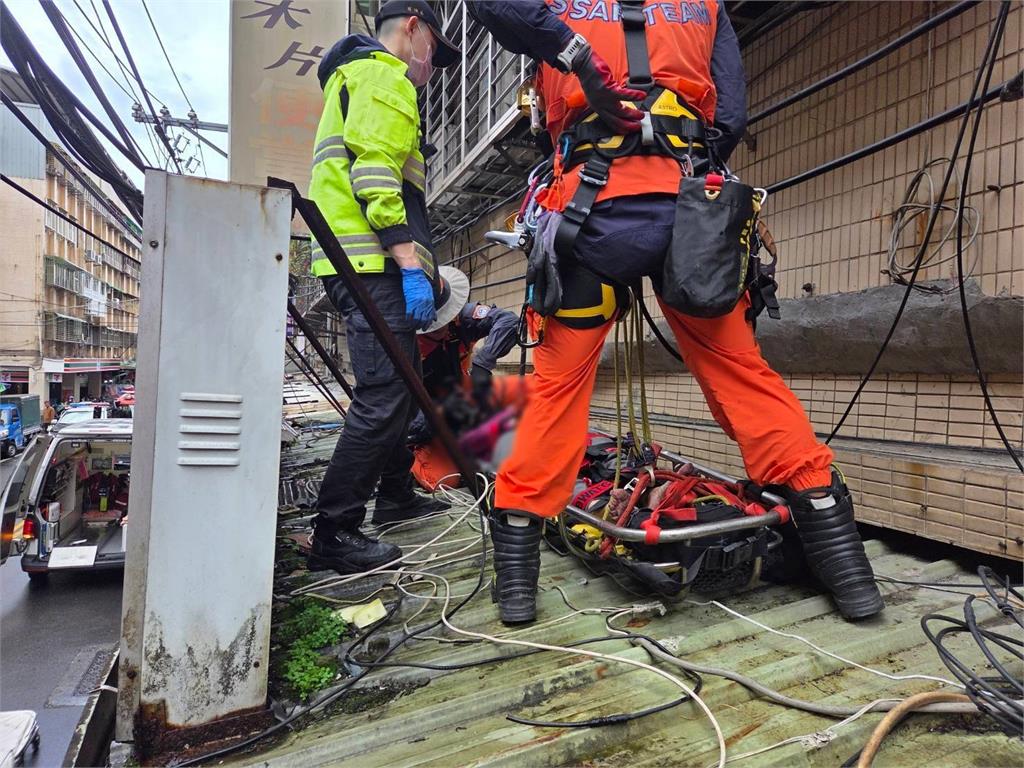 最新/汐止驚悚墜樓!七旬老婦從3樓摔下遮雨棚