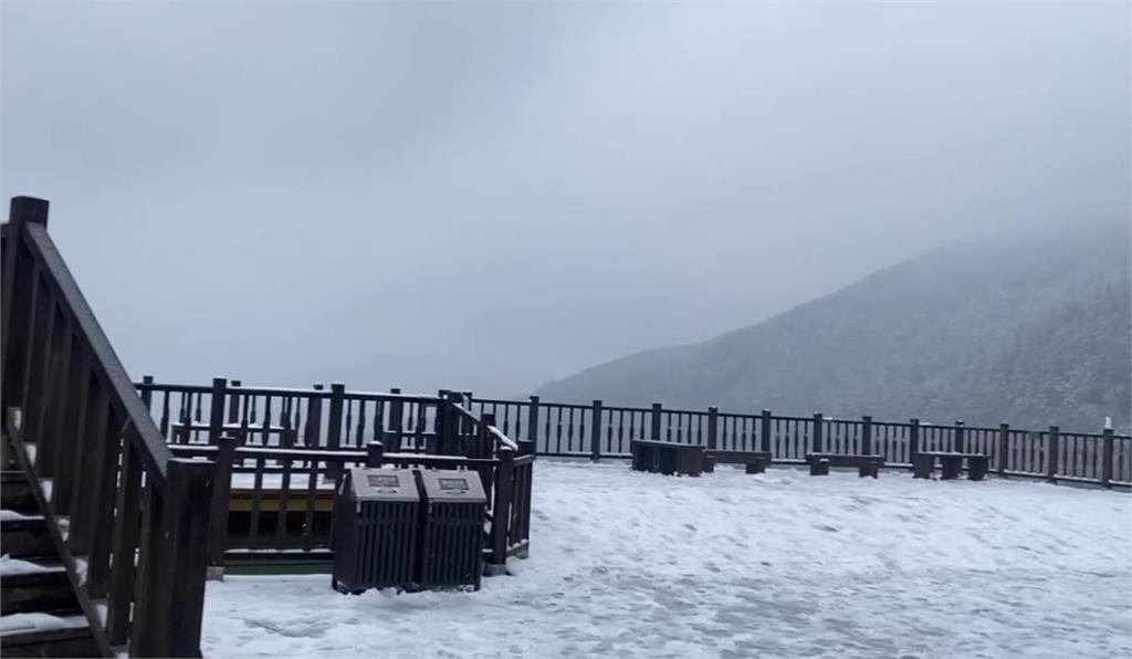 快新聞/冷氣團影響!太平山再現「霧淞美景」 整座山頭披上夢幻雪衣