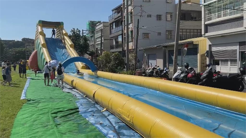高雄旗津風箏節順延 「氣墊水樂園」週末搶先登場