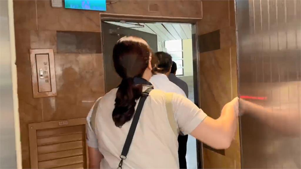 獨家畫面!宏泰人壽不動產處遭搜索帶回訊問中 集團董座林鴻南等逾10人被約談