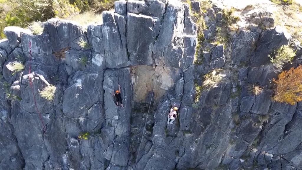 阿公都比你強 澳洲85歲登山家缺手指照攀岩