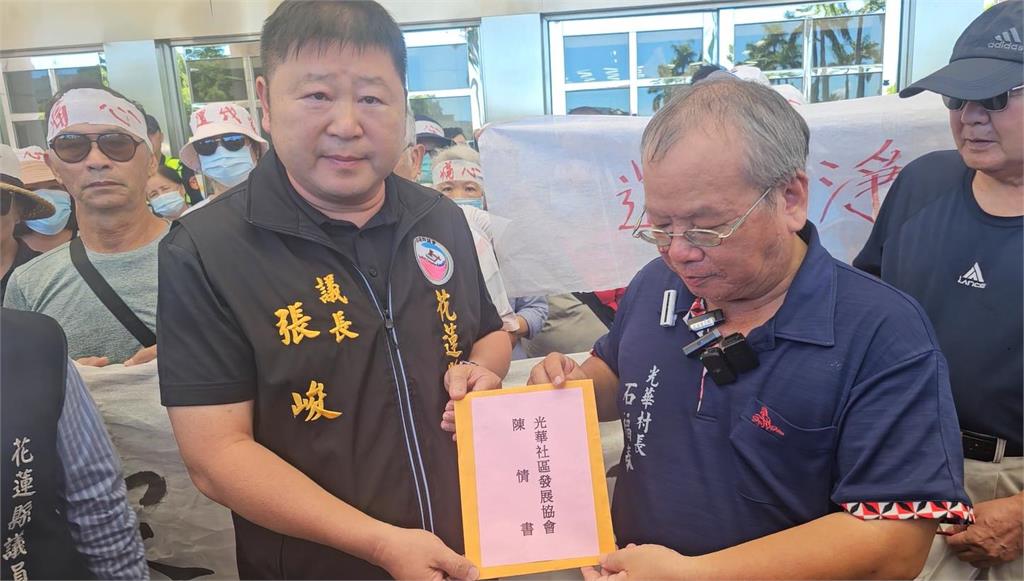 花蓮吉安垃圾場大火燒近25小時　居民「頭痛咳嗽」怒批縣府不作為