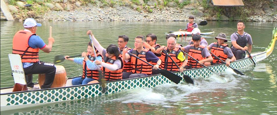 率一級首長康橋水域划小龍舟 盧秀燕:測試團隊「同舟共濟」