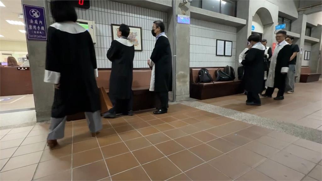 台中被告掌摑律師法警未壓制　司法人員備詢承認「這件事」