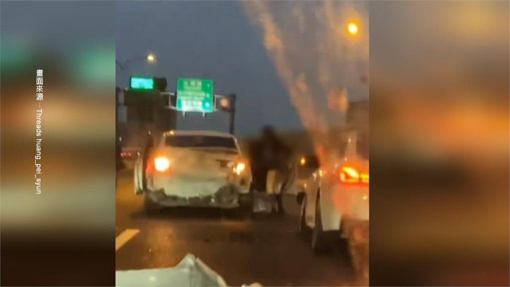 吸毒後開車？　轎車台74線飄移亂撞釀3車追撞