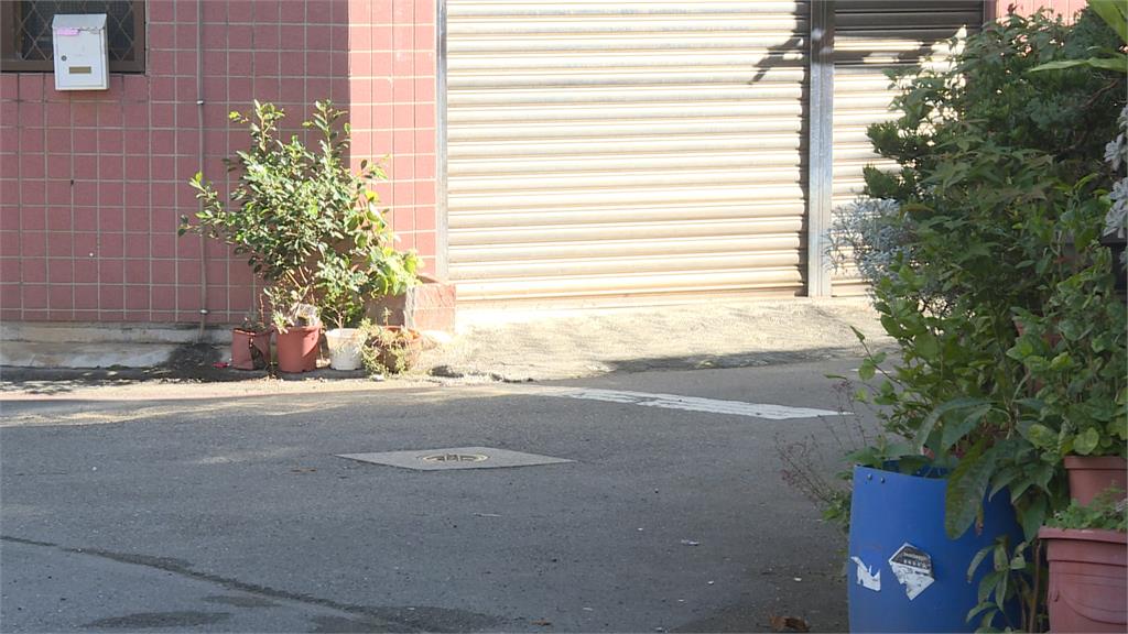 玩火?街頭雜耍噴火 非洲籍表演者路邊練火舞