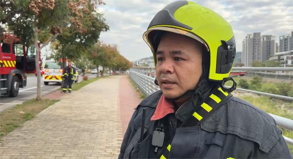 兩車擦撞一車翻覆15米深邊坡 兩傷一命危