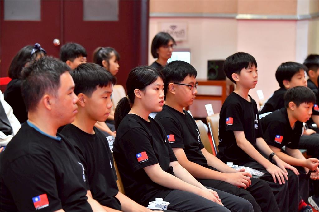 卓揆接見風力能源世界賽臺灣代表隊 期盼奪冠學生協助國家綠能發展 國家全力照顧年輕