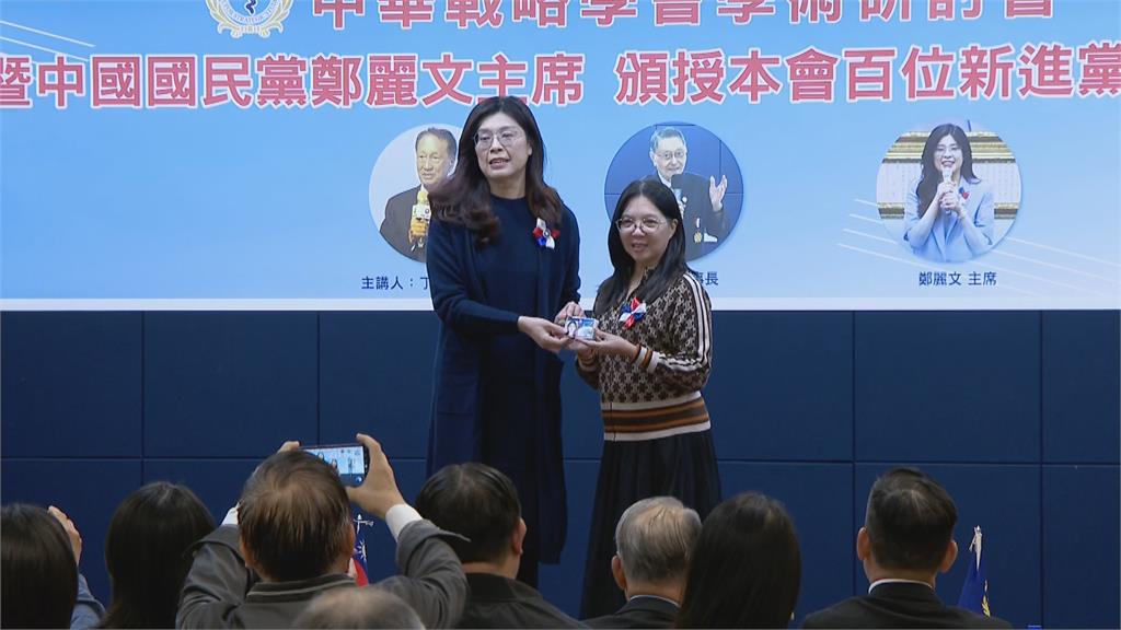 快新聞／何鷹鷺喊統一遭藍營停職中常委　鄭麗文反應曝光