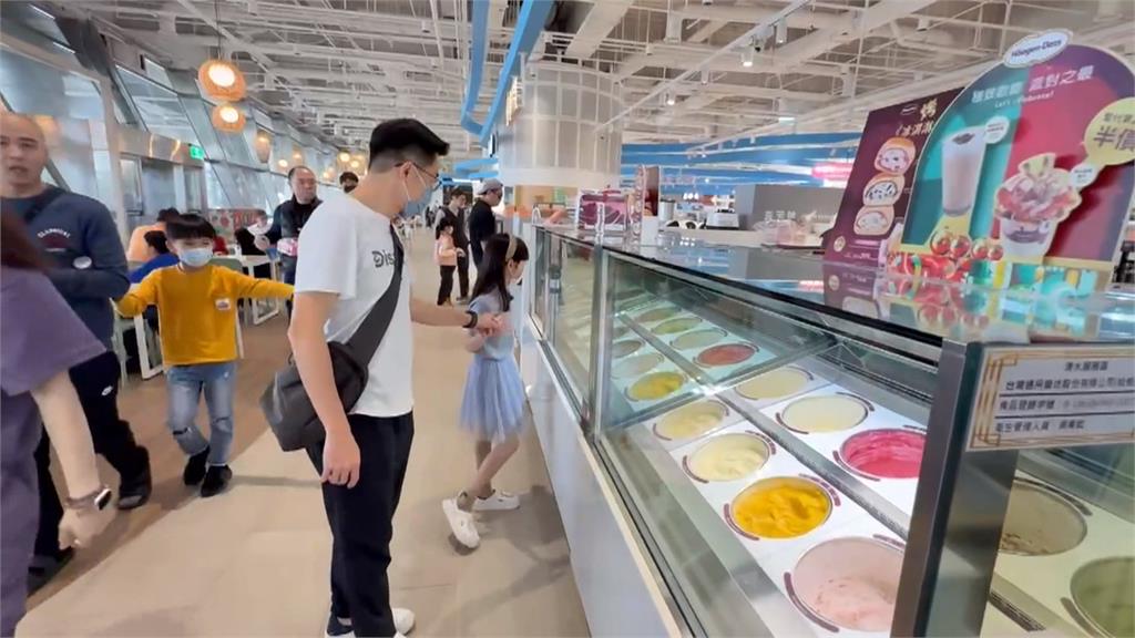 清水服務區連假湧人潮 業者備貨量增2倍