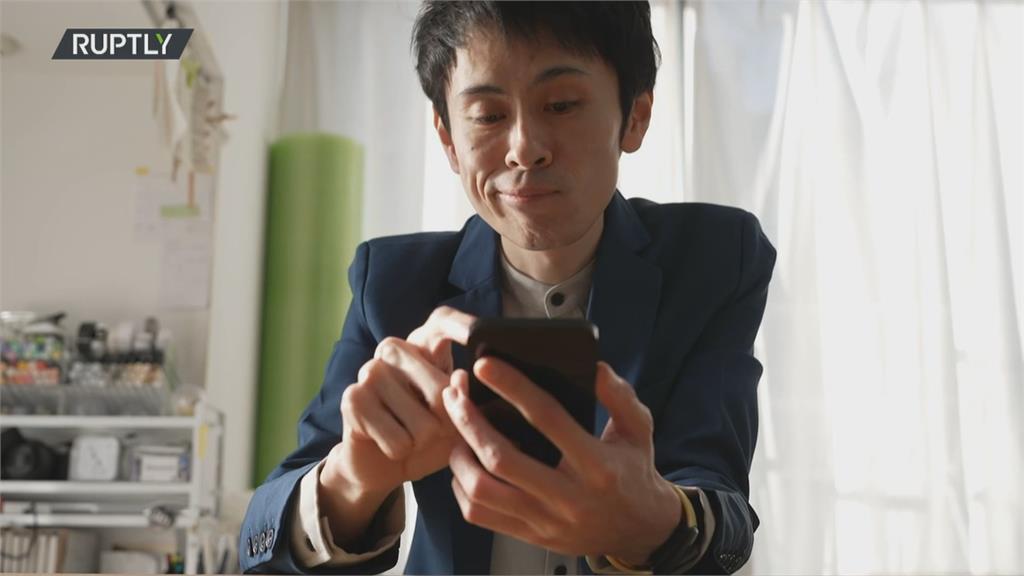 手機咧？不在手上感到恐慌、焦慮　日本設計師「出奇招」改善成癮症