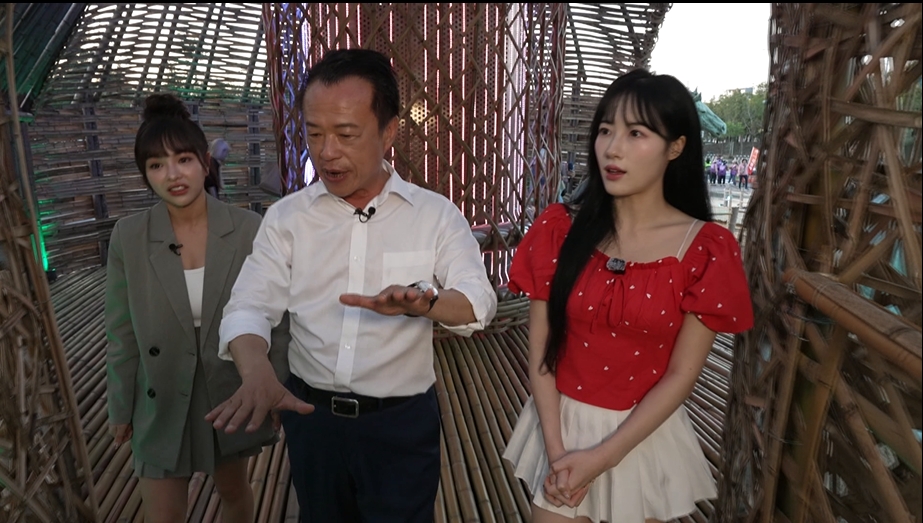 台灣燈會嘉義登場　縣長翁章梁帶女星、韓啦女神同遊燈會