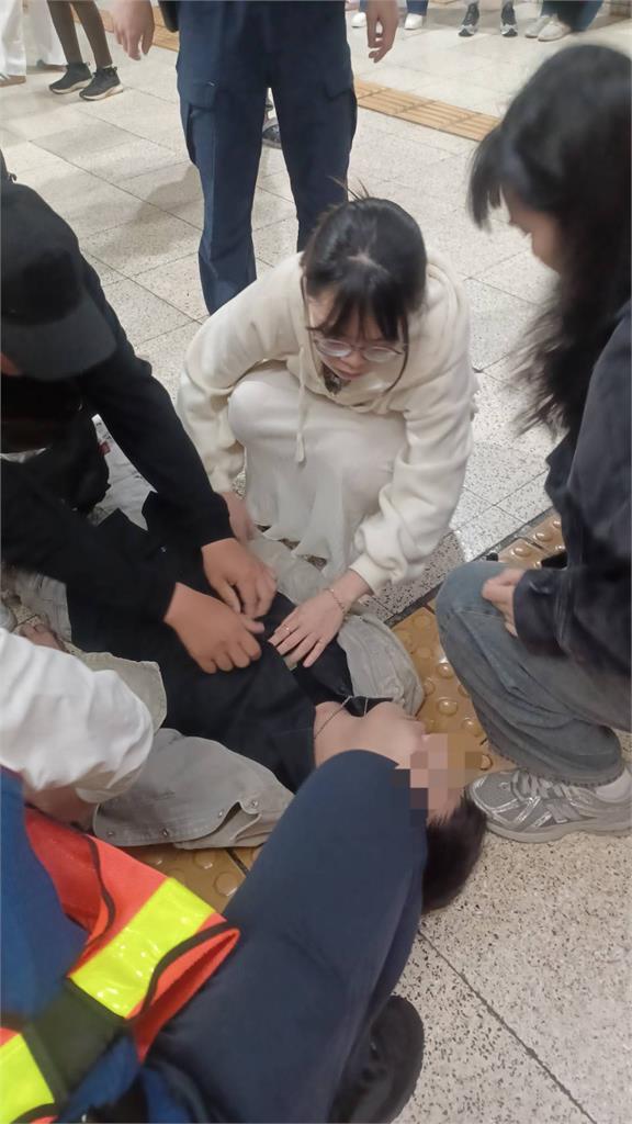 火車月台男子昏迷! 休假護理師"拖行李"衝去搶救
