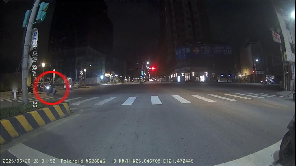 20歲騎士6度被抓無照 考到駕照後闖燈撞死人辯:沒看到