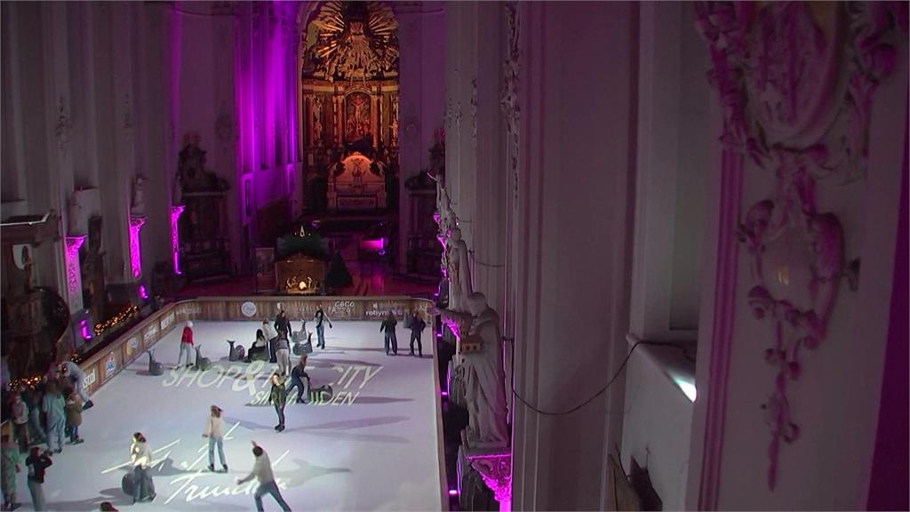 比利時小鎮耶誕溜冰場顛覆傳統　搬進廢棄巴洛克教堂濃濃節日味