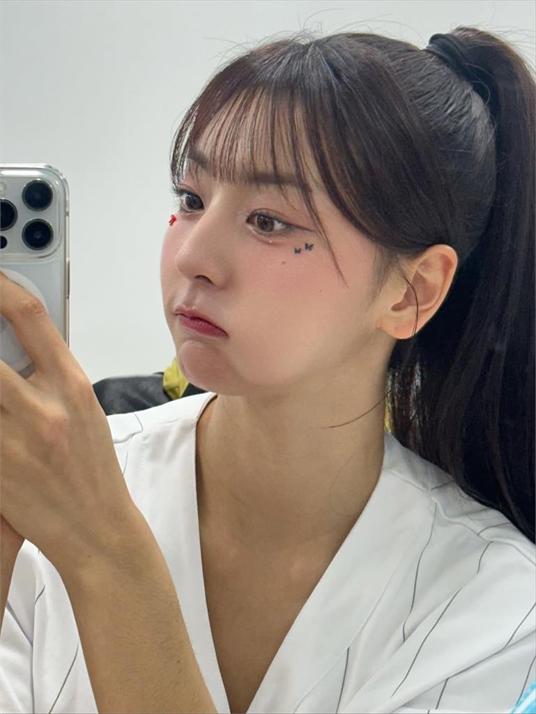 髮香來尬聊(圖影)／「九頭身女神」睦那京來了！大秀中文向粉絲們拜年