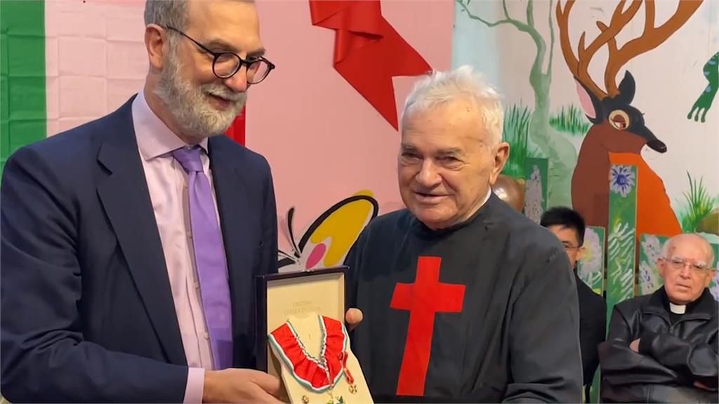 創「蘭陽舞蹈團」深耕宜蘭 神父秘克琳獲頒"義大利之星"爵士勳章