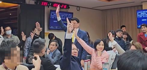 快新聞/敢做不敢當?藍白要核電延役卻「反對記名投票」 黃捷:大罷免無人能擋