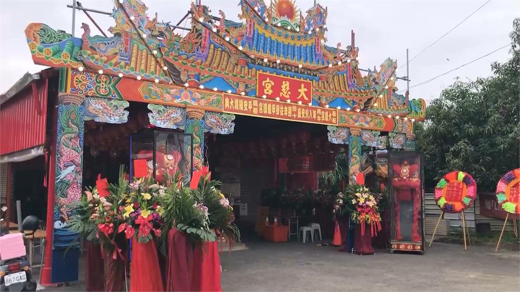 婦人自備購物袋打包！　"流水席蟑螂"混入宮廟平安宴　